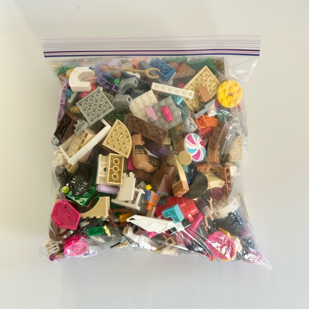 Gallon Bag of Random Lego pieces (over 1 lb)